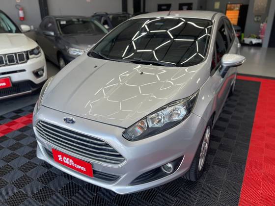 FORD FIESTA 1.6 SE HATCH 16V FLEX 4P POWERSHIFT